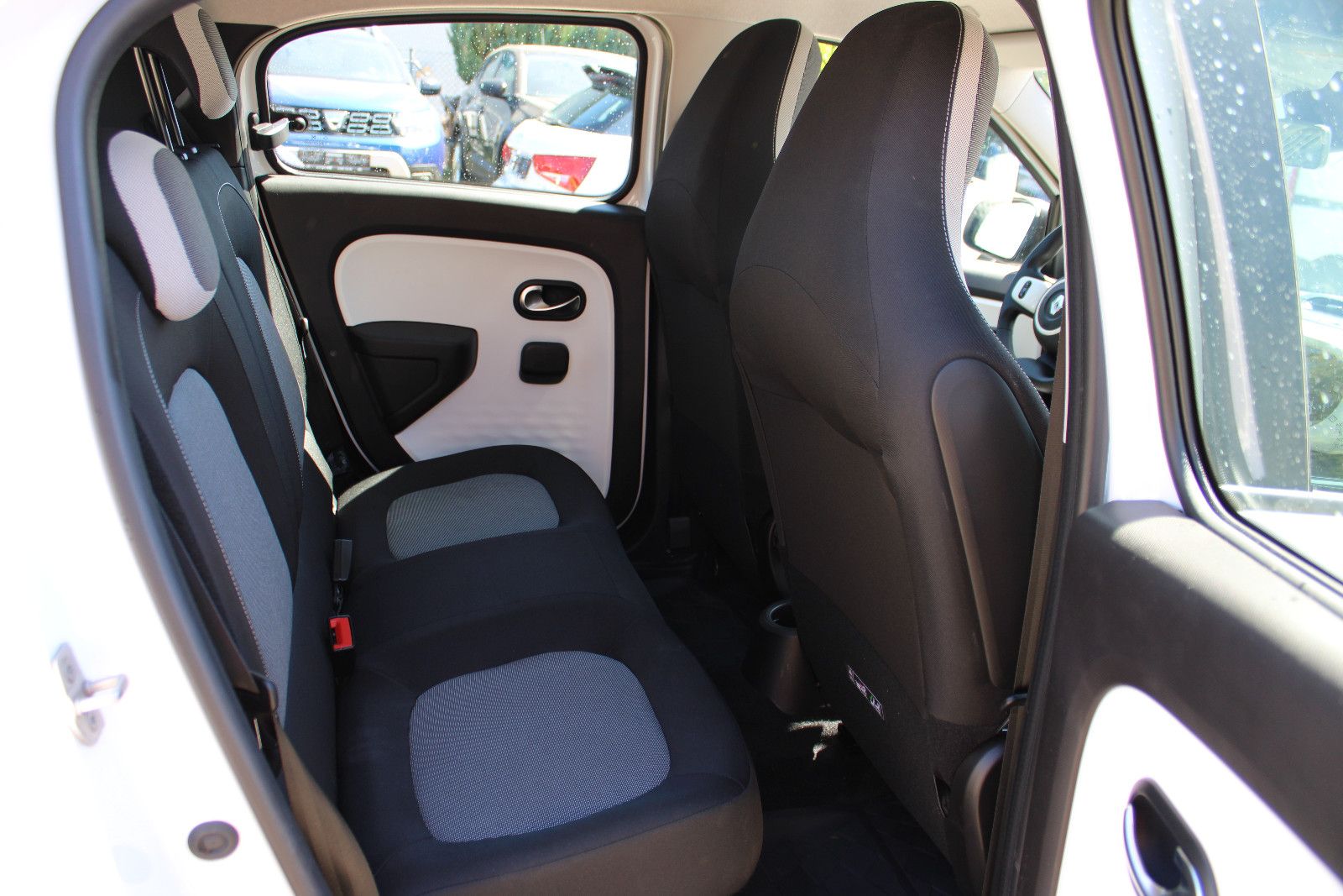 Fahrzeugabbildung Renault Twingo Electric 22KWh PDC,LED,Apple/Android