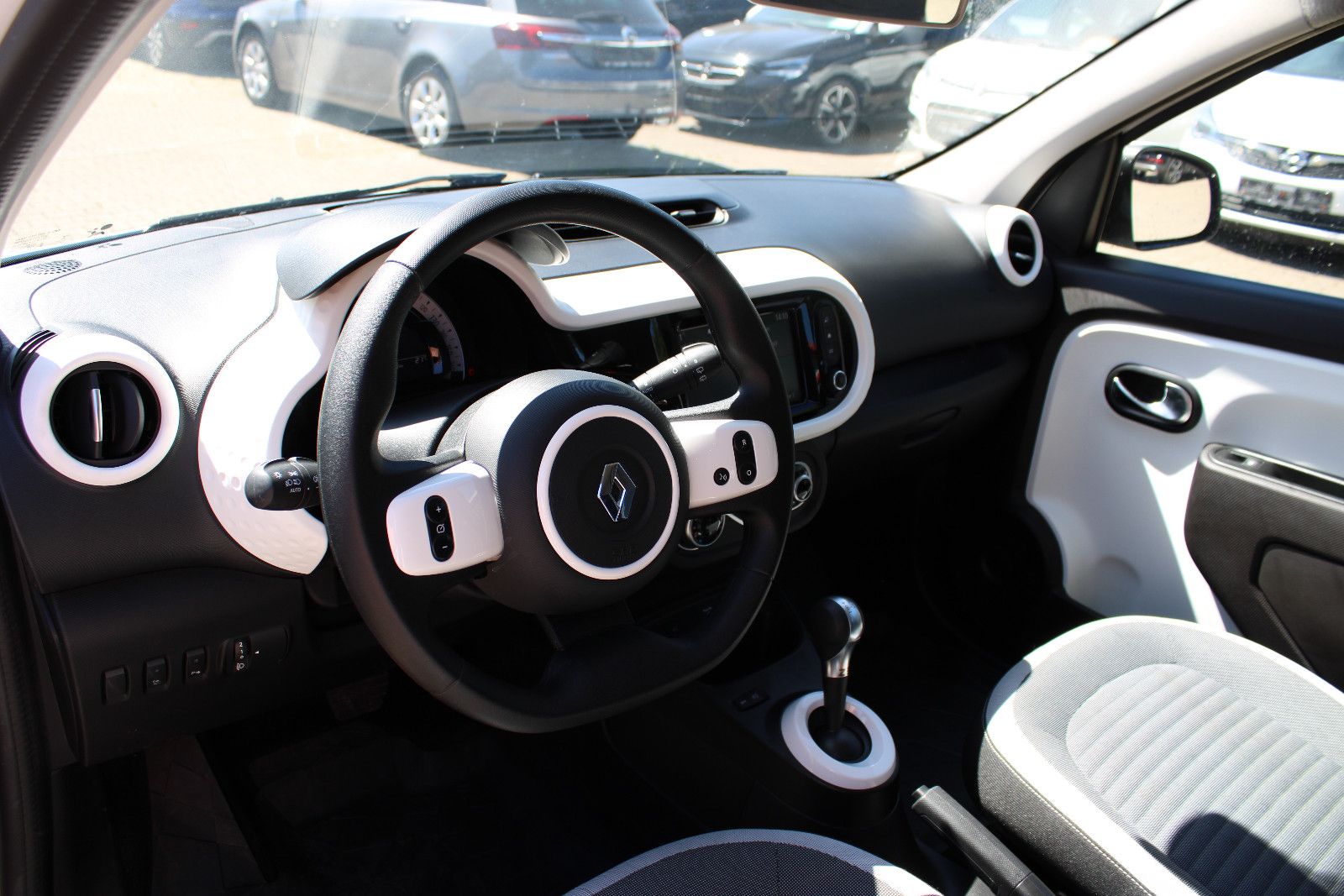 Fahrzeugabbildung Renault Twingo Electric 22KWh PDC,LED,Apple/Android