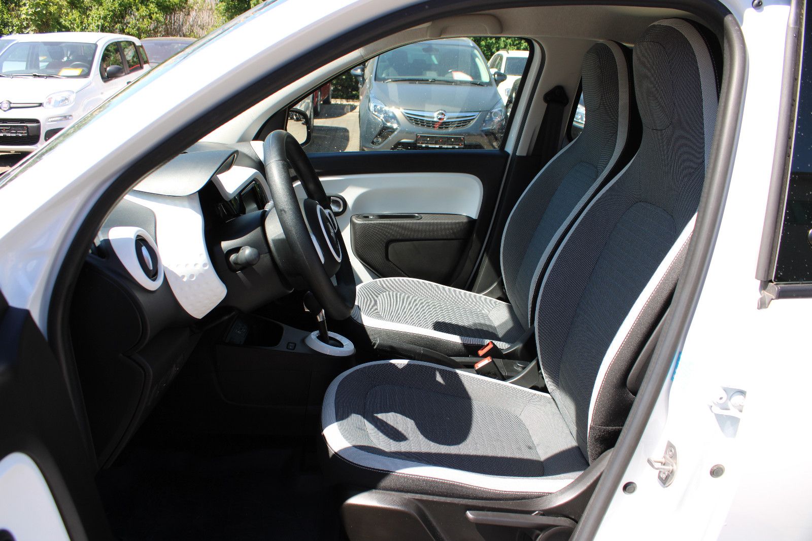 Fahrzeugabbildung Renault Twingo Electric 22KWh PDC,LED,Apple/Android