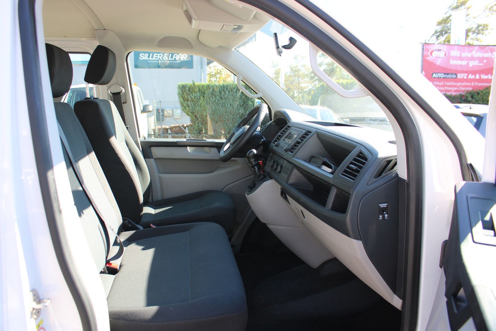 Fahrzeugabbildung Volkswagen T6 Transporter 9.Sitzer Klima,PDC, 1.Hand