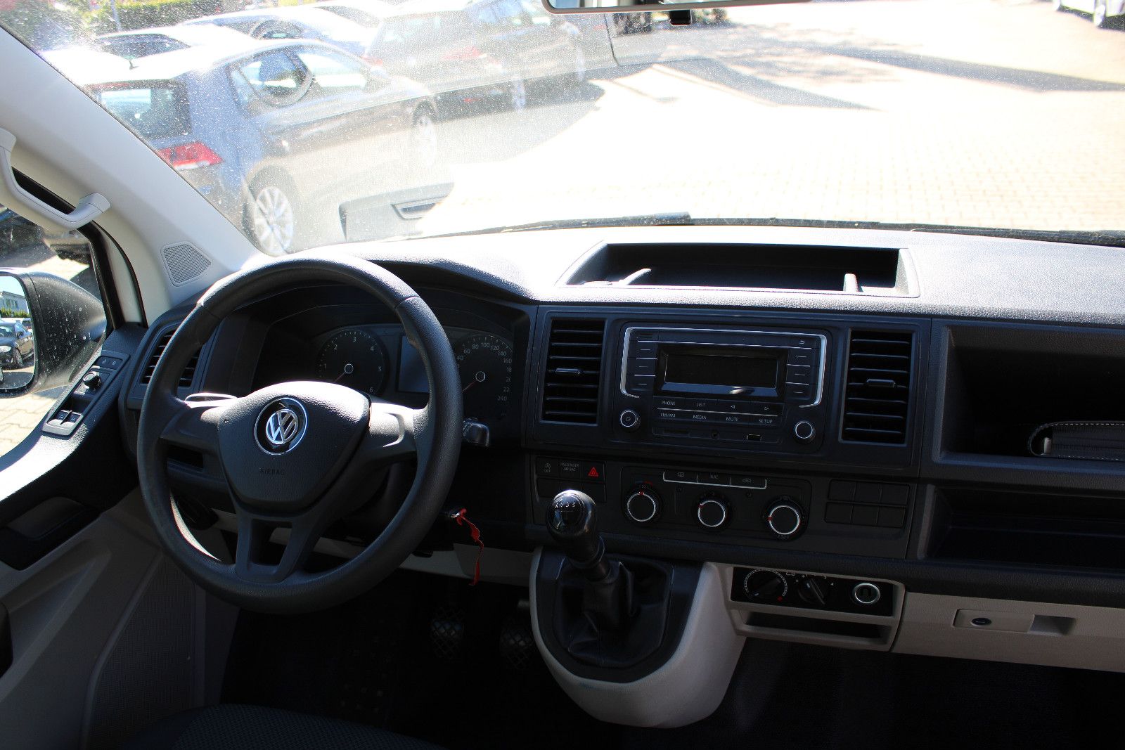 Fahrzeugabbildung Volkswagen T6 Transporter 9.Sitzer Klima,PDC, 1.Hand