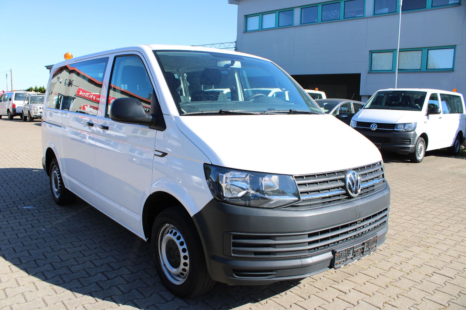 Fahrzeugabbildung Volkswagen T6 Transporter 9.Sitzer Klima,PDC, 1.Hand