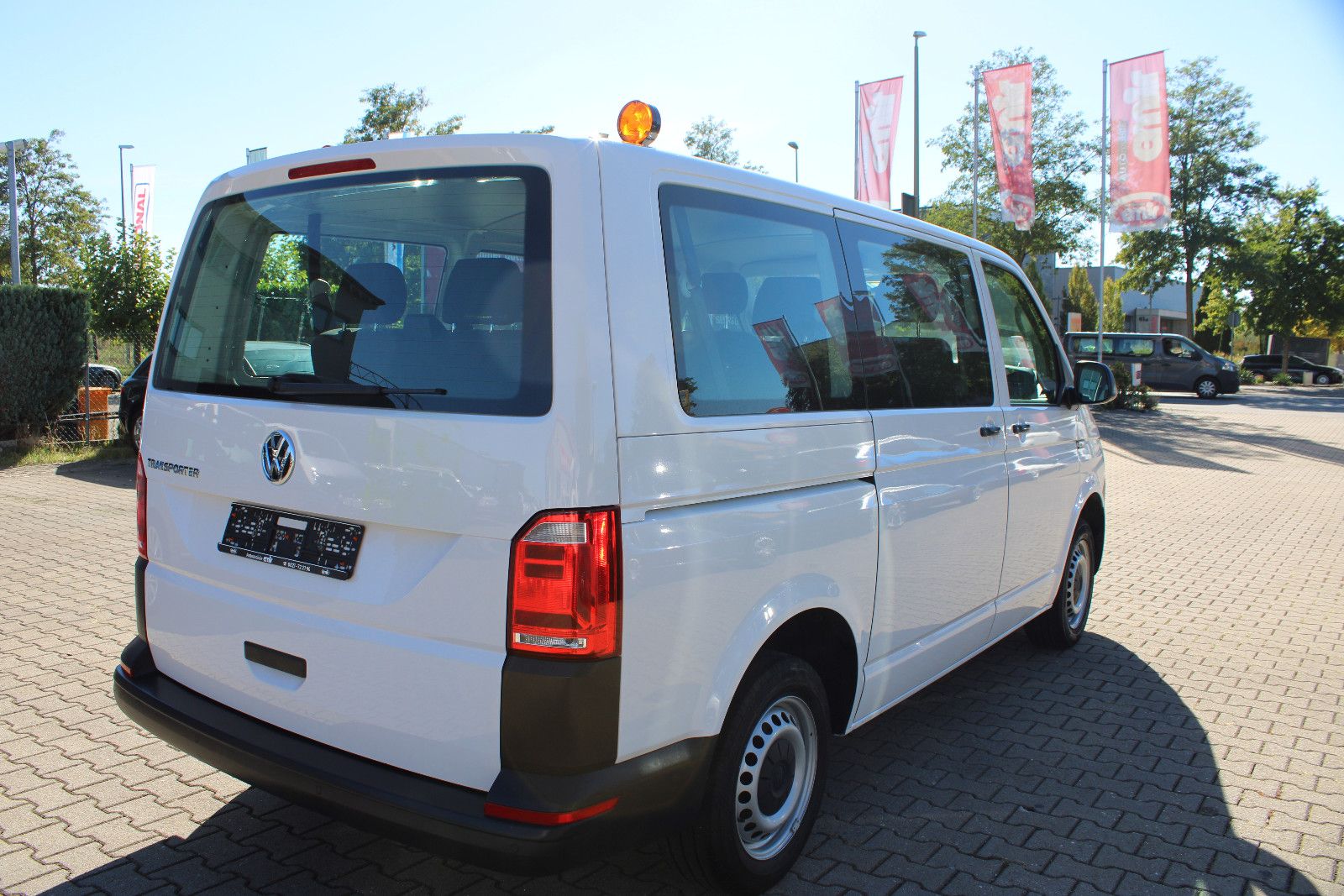 Fahrzeugabbildung Volkswagen T6 Transporter 9.Sitzer Klima,PDC, 1.Hand