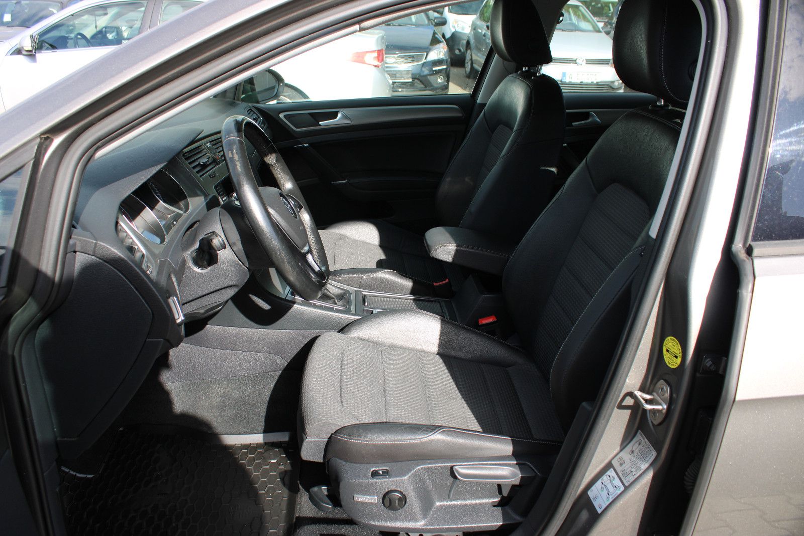 Fahrzeugabbildung Volkswagen Golf 1.4 TSI PDC,SHZ,Xenon,Leder