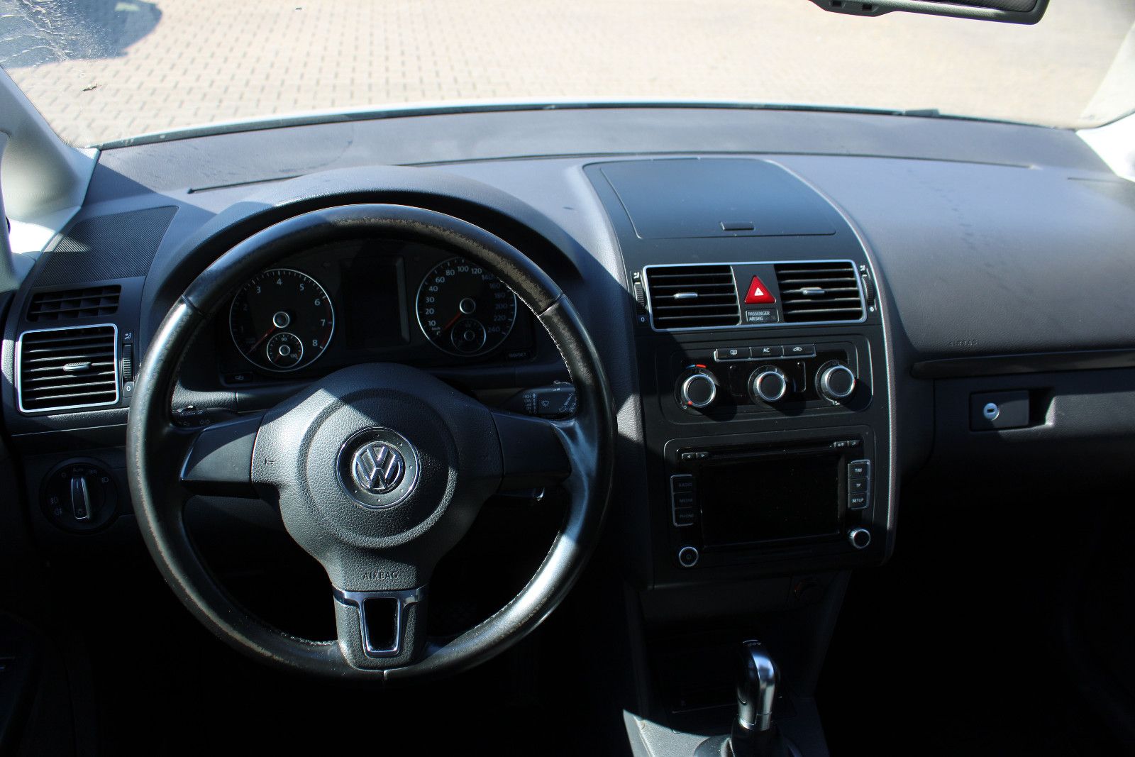 Fahrzeugabbildung Volkswagen Touran 1.4 TSI DSG Panorama,Xenon,LED,PDC
