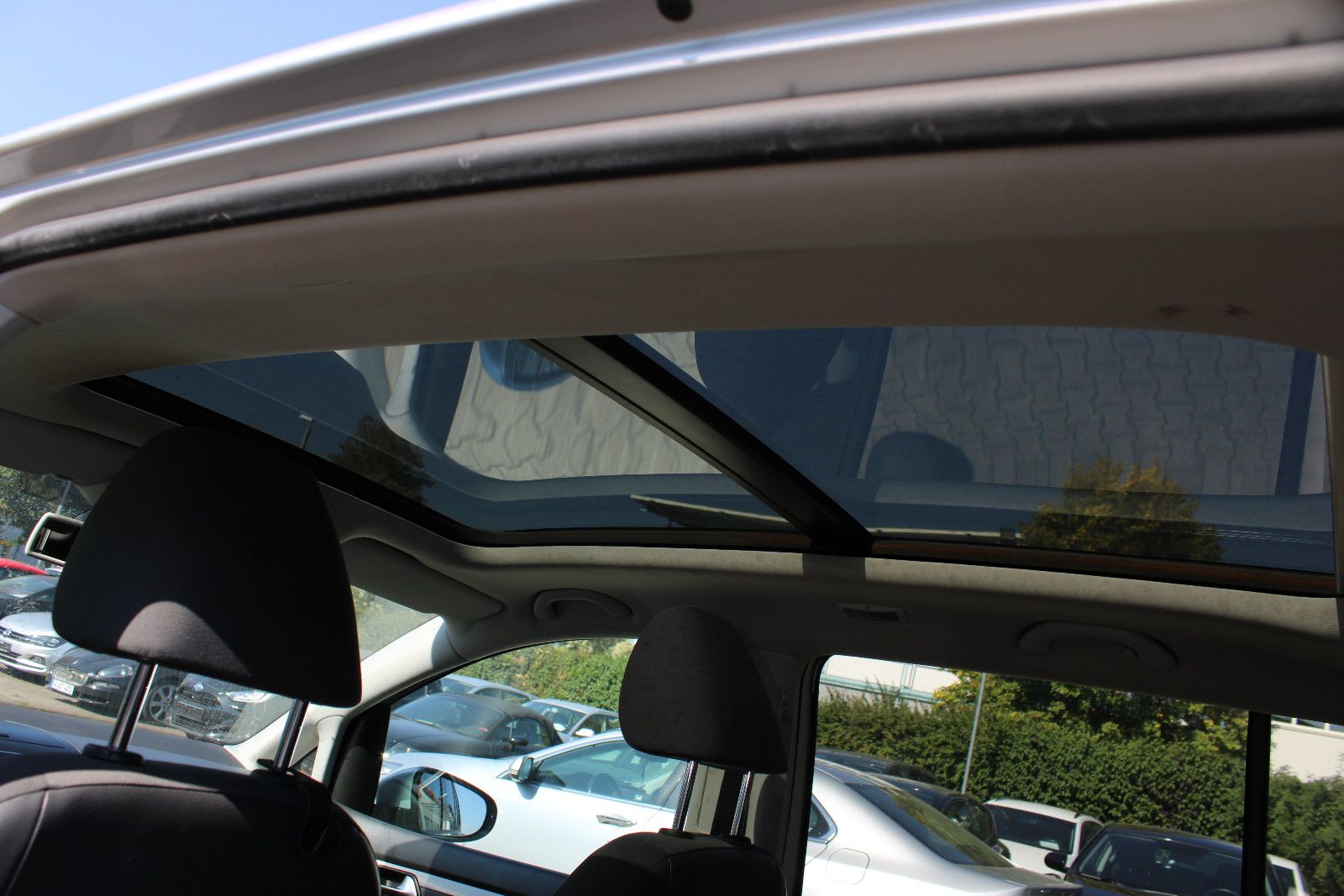 Fahrzeugabbildung Volkswagen Touran 1.4 TSI DSG Panorama,Xenon,LED,PDC