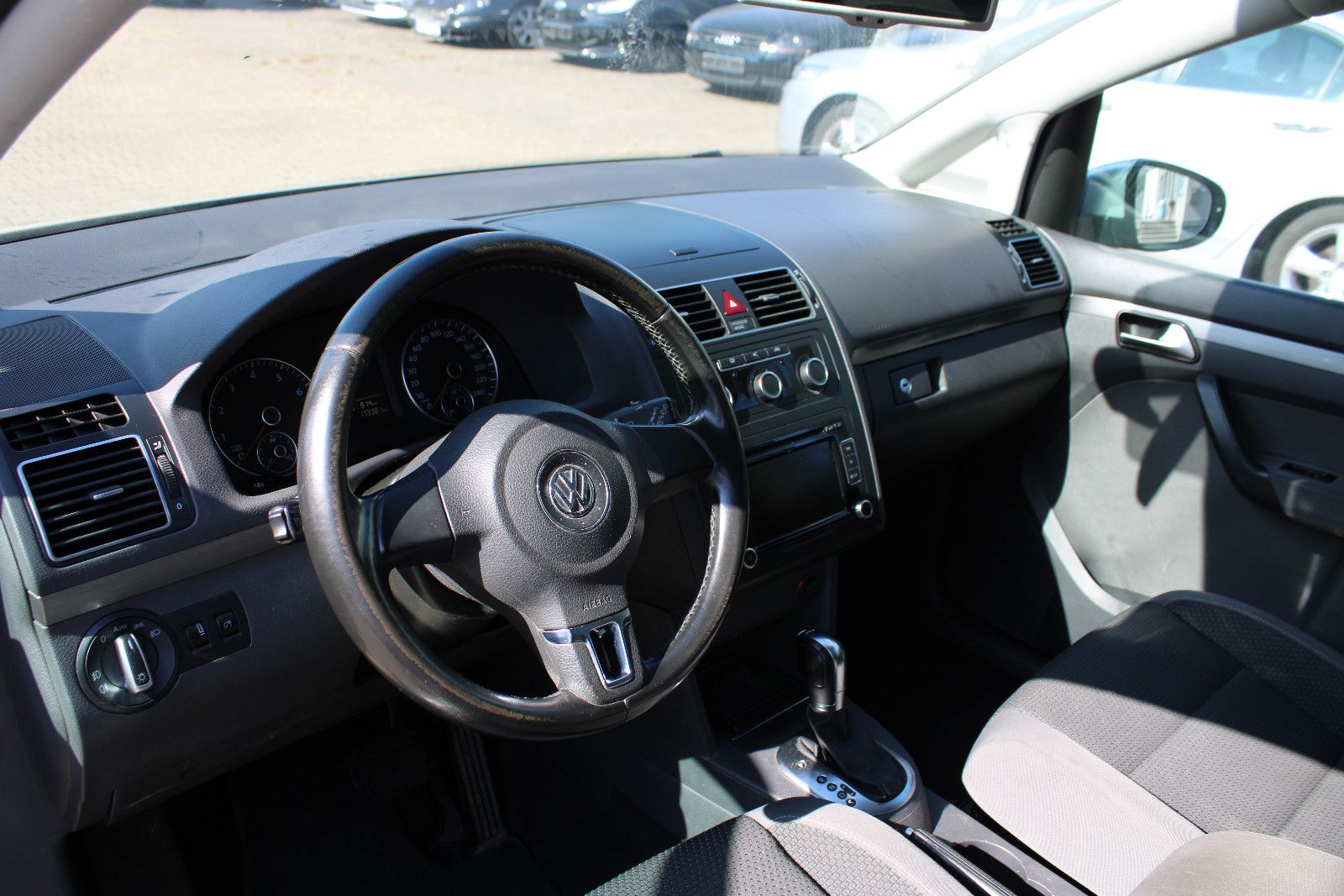 Fahrzeugabbildung Volkswagen Touran 1.4 TSI DSG Panorama,Xenon,LED,PDC