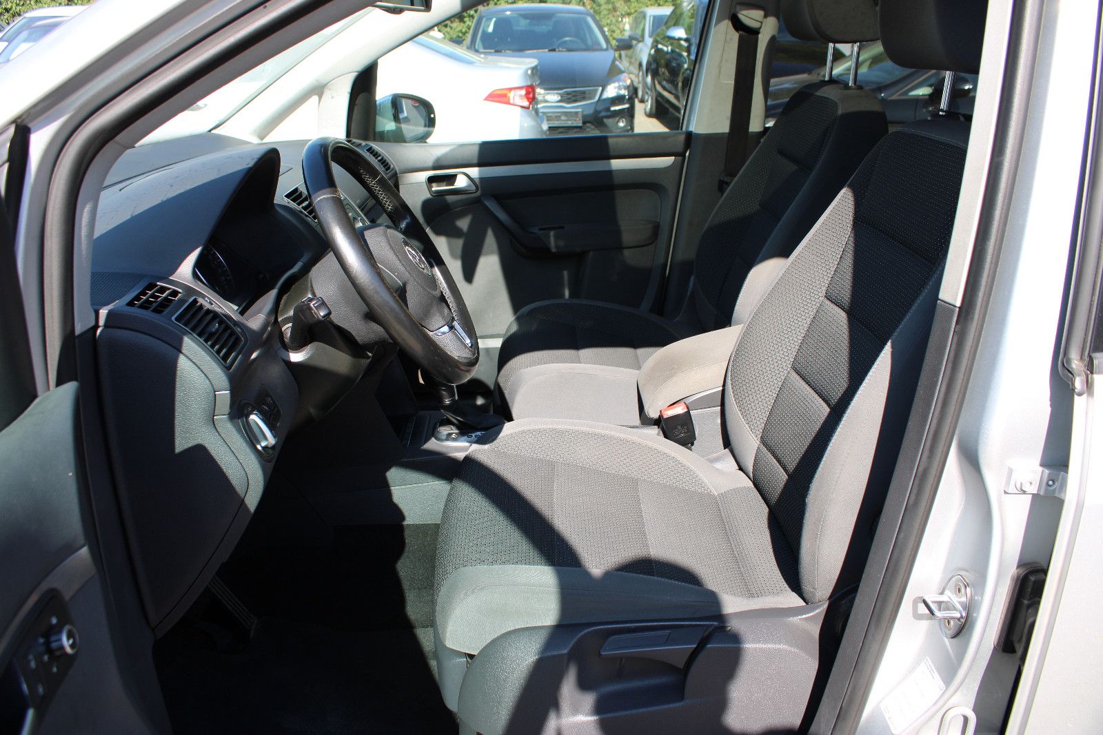 Fahrzeugabbildung Volkswagen Touran 1.4 TSI DSG Panorama,Xenon,LED,PDC