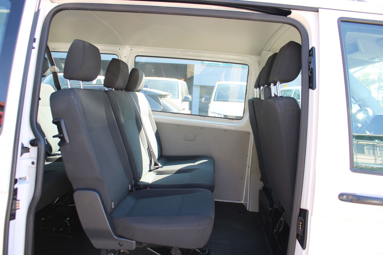 Fahrzeugabbildung Volkswagen T6 Transporter 9.Sitzer Klima,PDC 1.Hand
