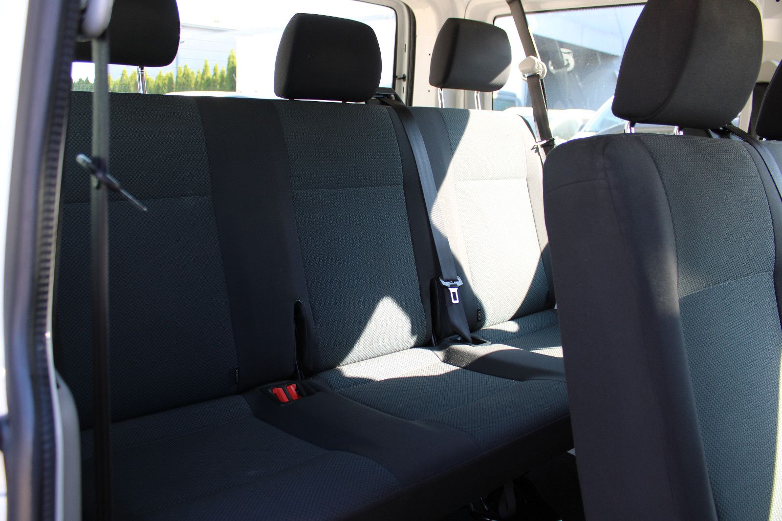 Fahrzeugabbildung Volkswagen T6 Transporter 9.Sitzer Klima,PDC 1.Hand