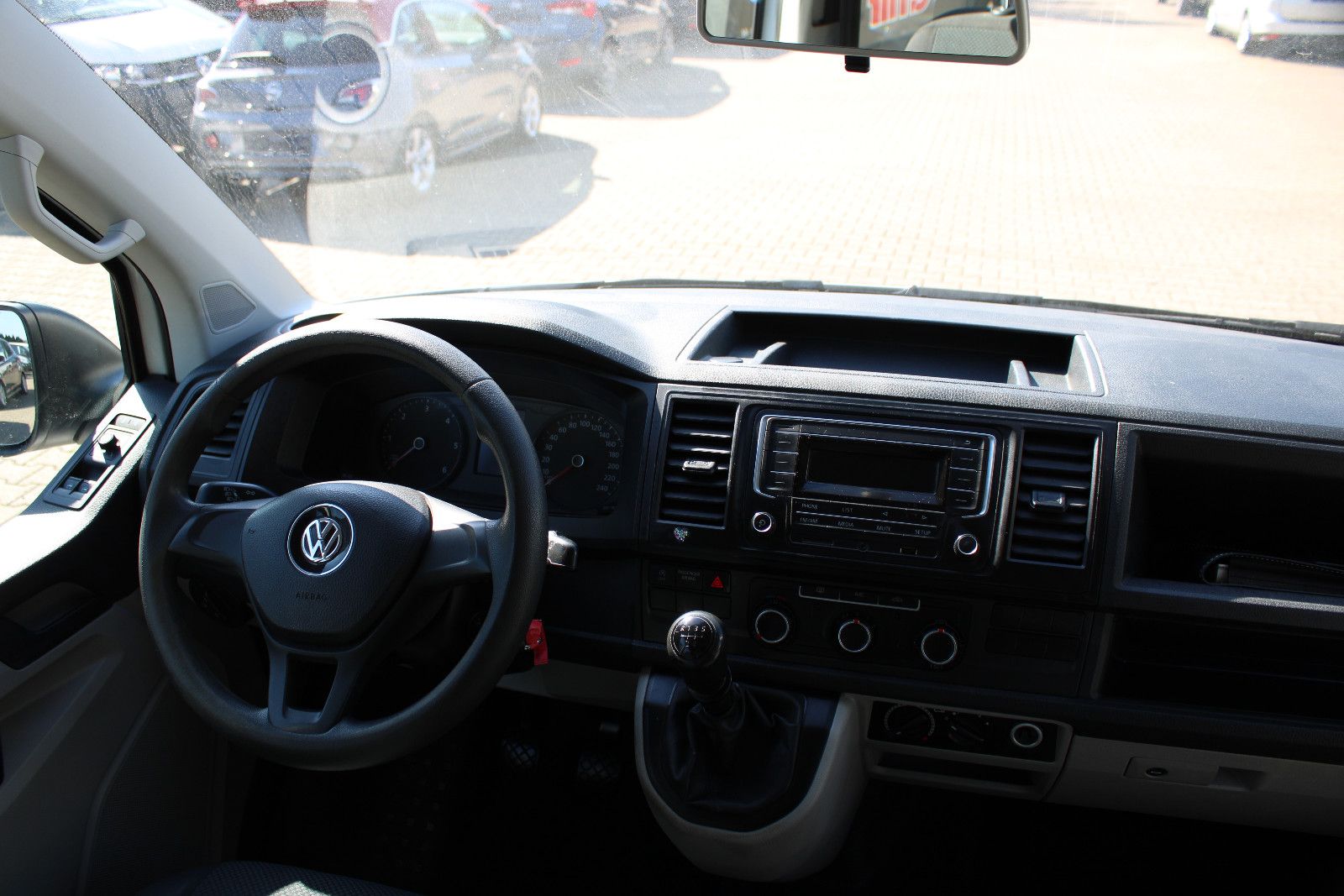 Fahrzeugabbildung Volkswagen T6 Transporter 9.Sitzer Klima,PDC 1.Hand