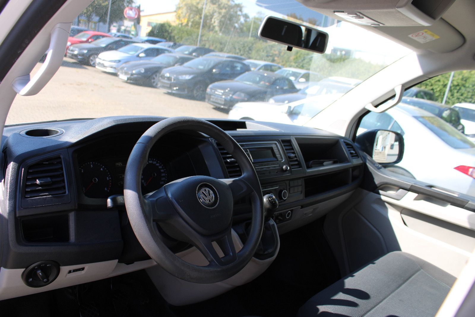 Fahrzeugabbildung Volkswagen T6 Transporter 9.Sitzer Klima,PDC 1.Hand