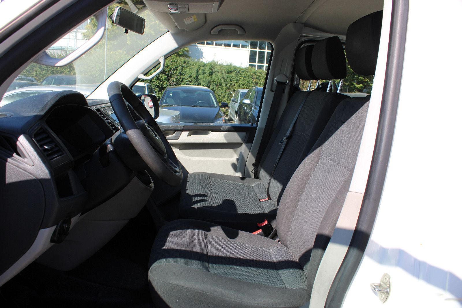 Fahrzeugabbildung Volkswagen T6 Transporter 9.Sitzer Klima,PDC 1.Hand