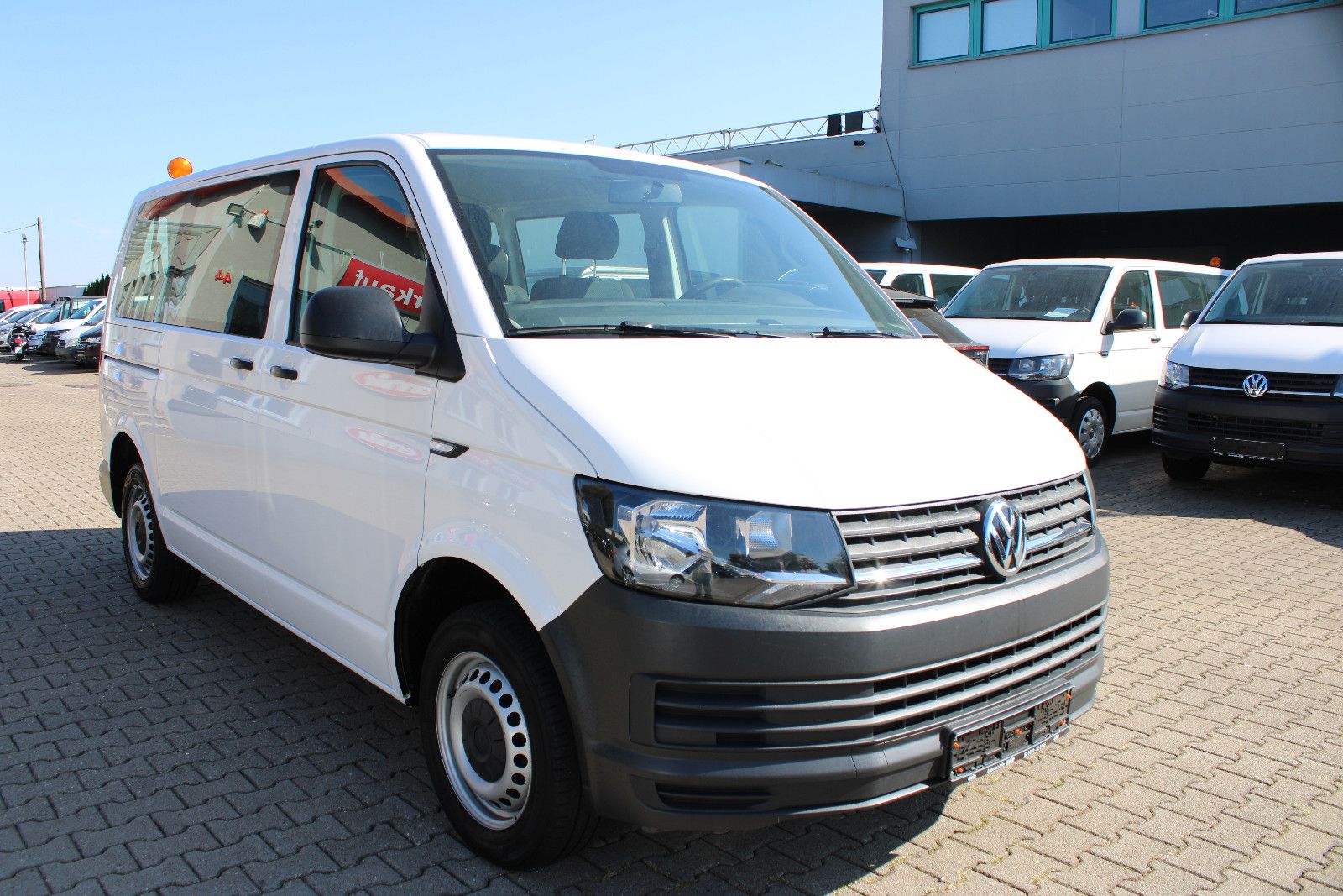 Fahrzeugabbildung Volkswagen T6 Transporter 9.Sitzer Klima,PDC 1.Hand