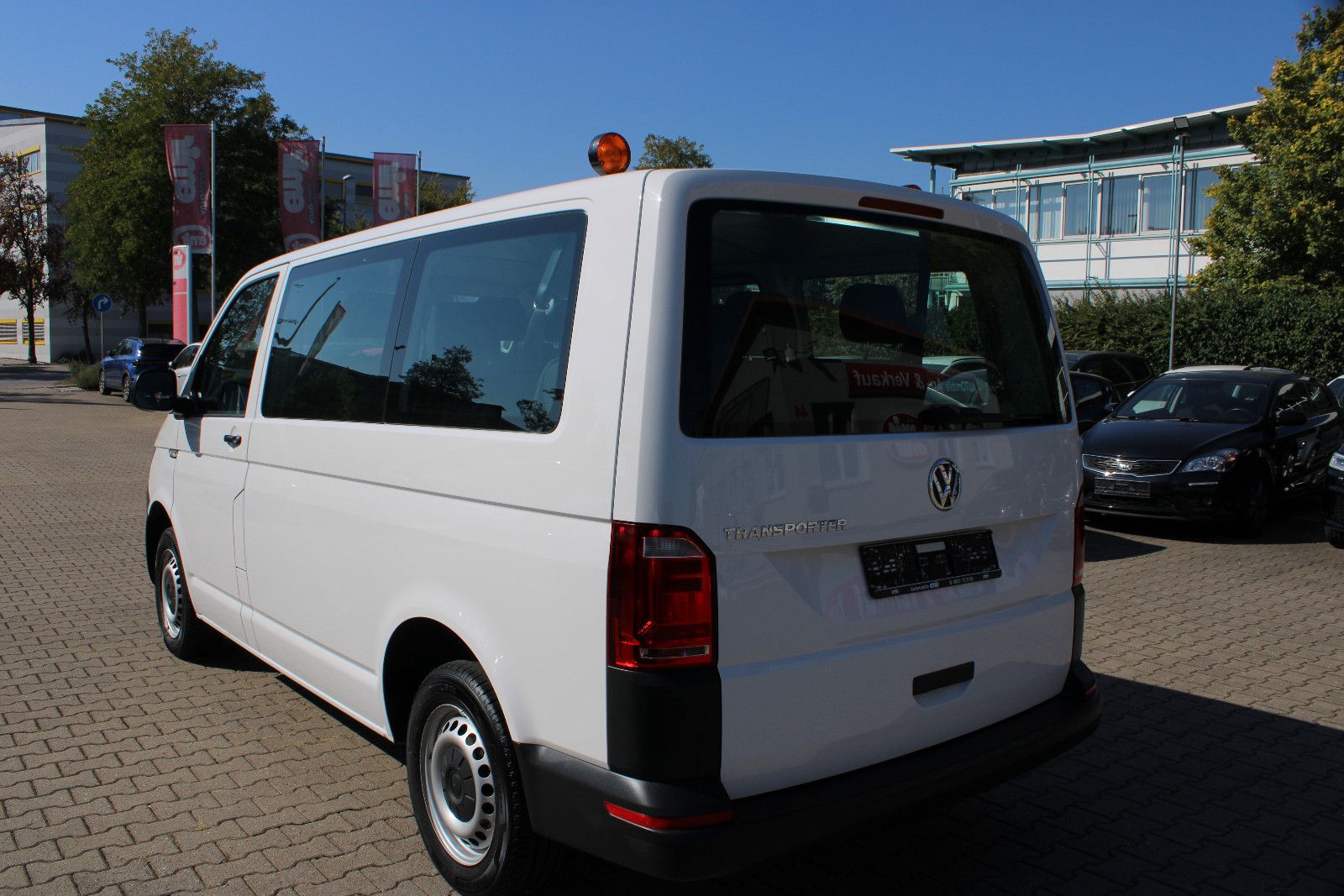 Fahrzeugabbildung Volkswagen T6 Transporter 9.Sitzer Klima,PDC 1.Hand
