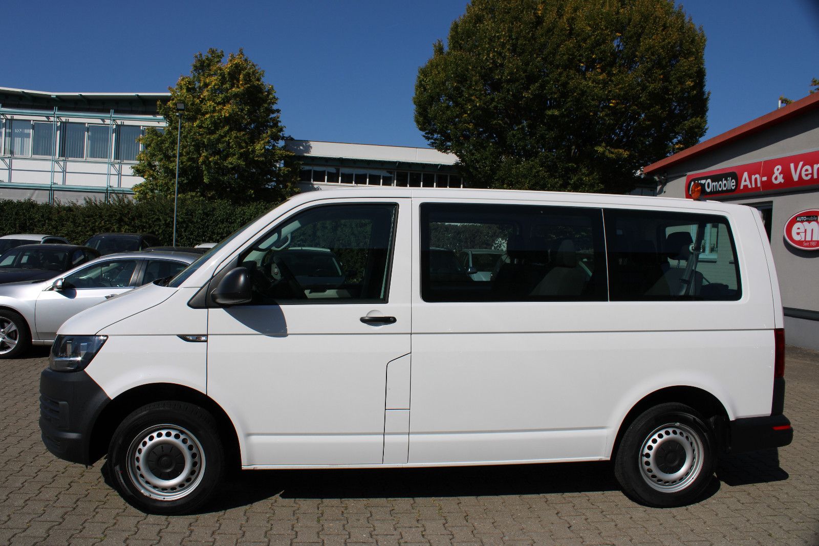 Fahrzeugabbildung Volkswagen T6 Transporter 9.Sitzer Klima,PDC 1.Hand