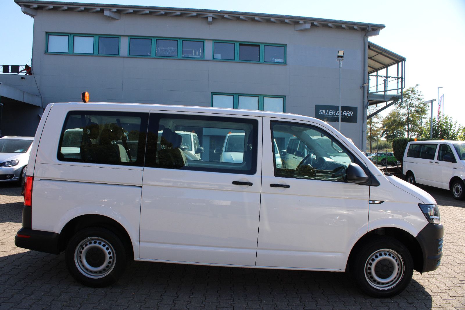Fahrzeugabbildung Volkswagen T6 Transporter 9.Sitzer Klima,PDC 1.Hand