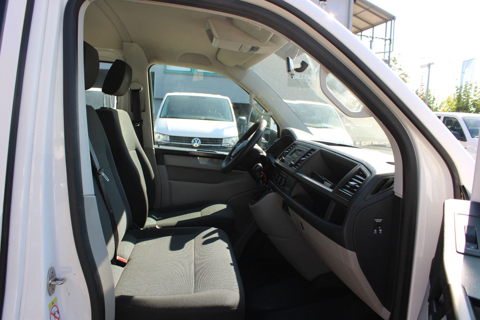 Fahrzeugabbildung Volkswagen T6 Transporter 9.Sitzer Klima,PDC 1.Hand