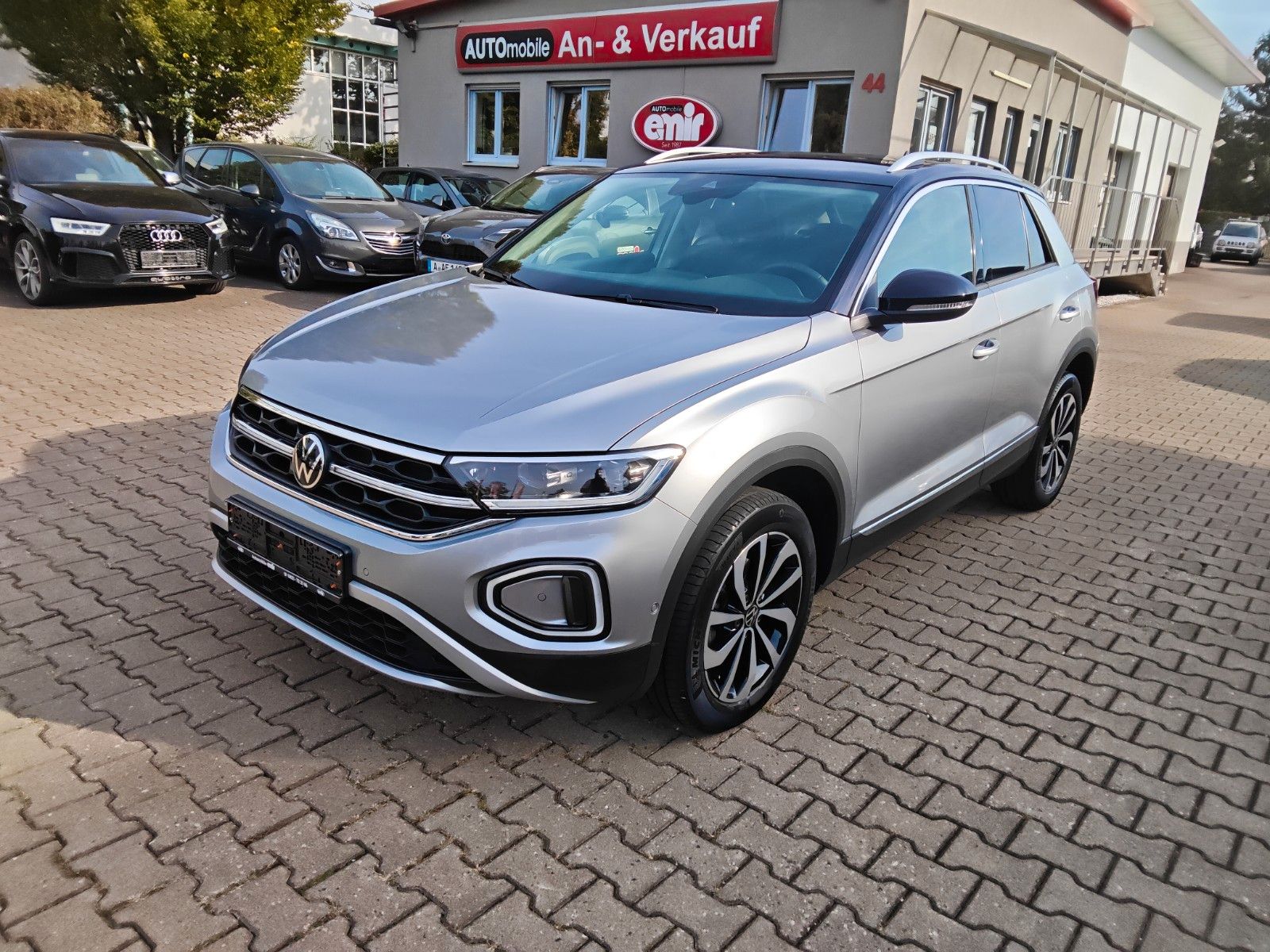 Fahrzeugabbildung Volkswagen T-Roc 1.5 TSI OPF DSG PDC,Kamera,AHK,LHZ,IQ-Lig