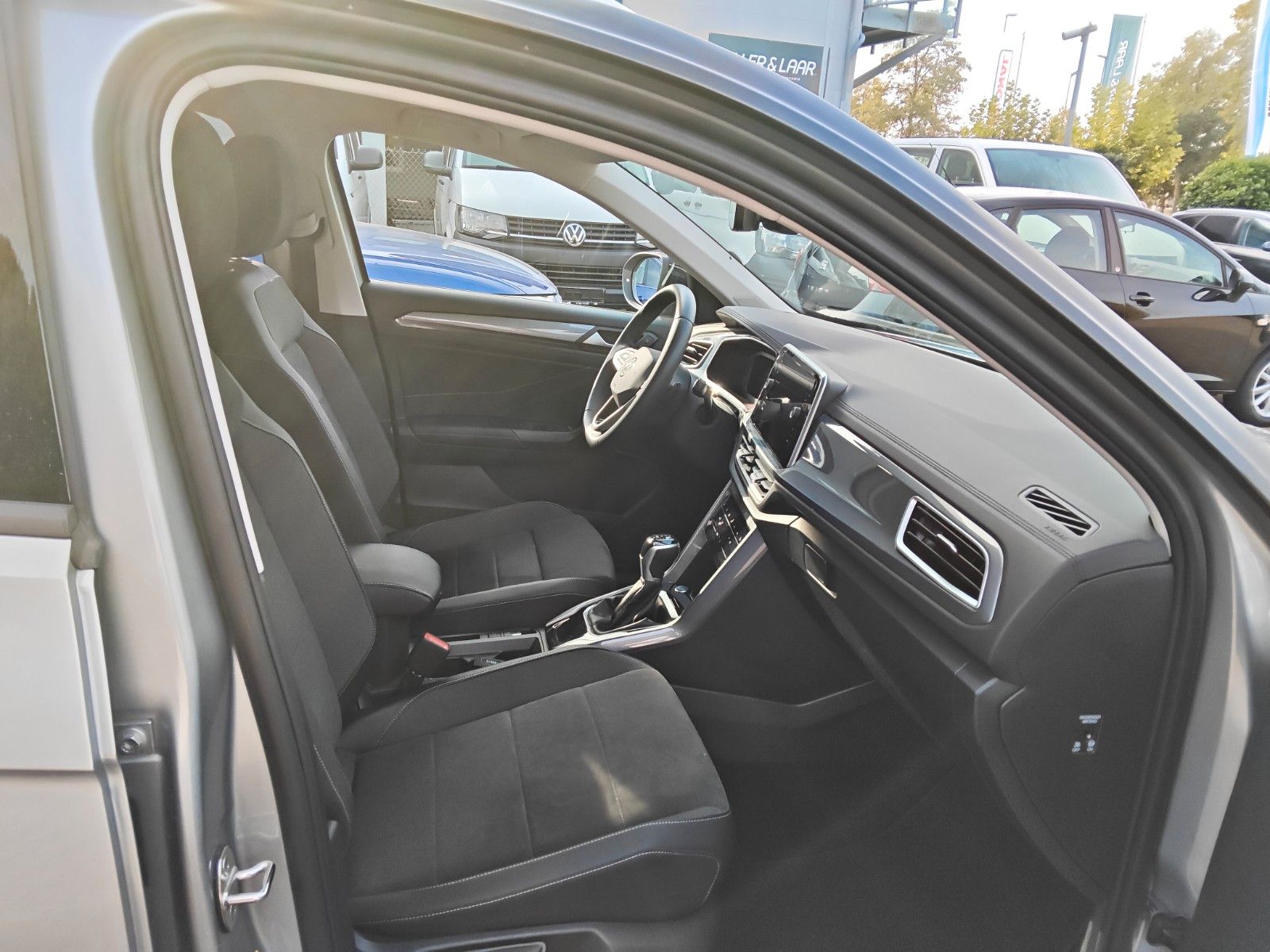 Fahrzeugabbildung Volkswagen T-Roc 1.5 TSI OPF DSG PDC,Kamera,AHK,LHZ,IQ-Lig