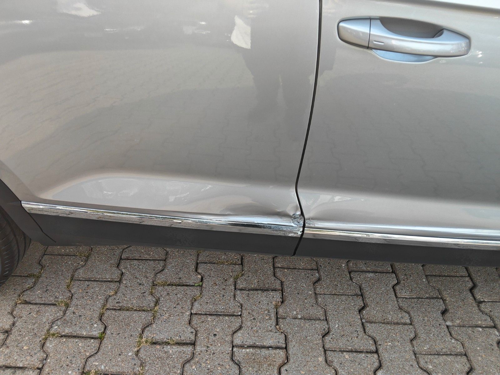 Fahrzeugabbildung Volkswagen T-Roc 1.5 TSI OPF DSG PDC,Kamera,AHK,LHZ,IQ-Lig
