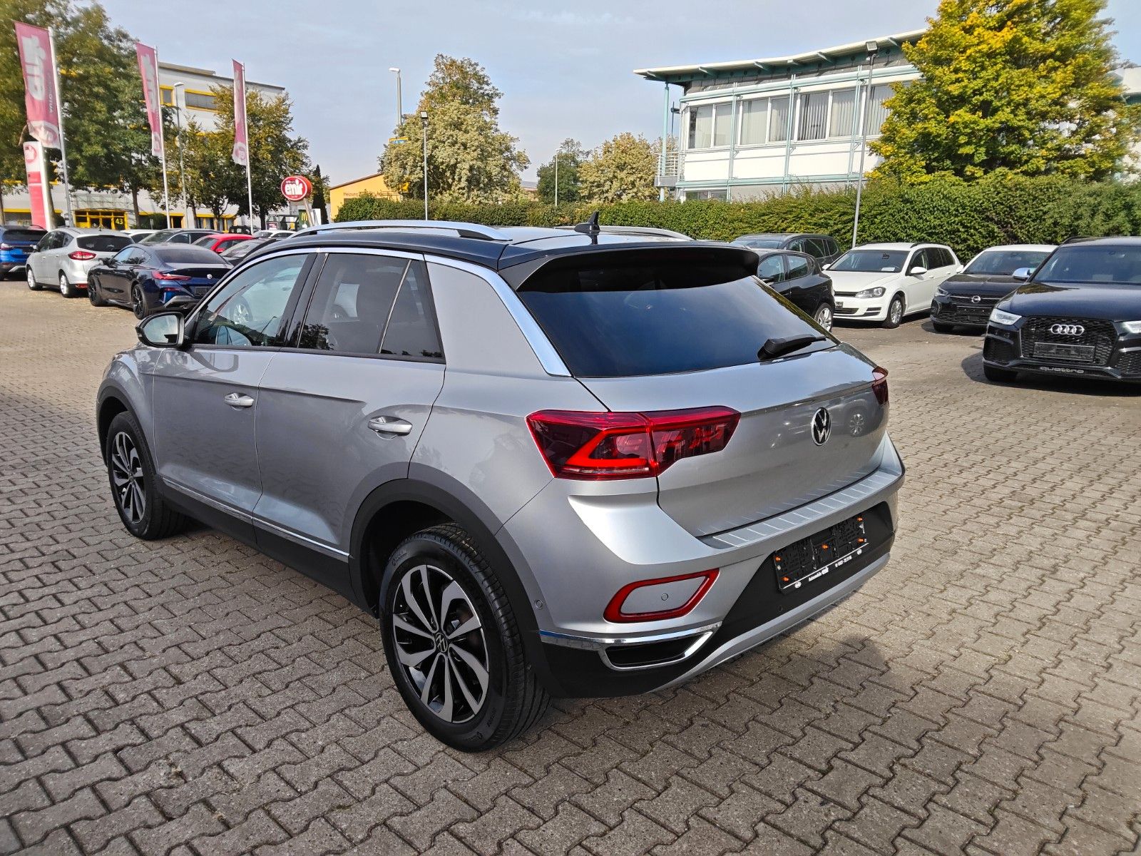 Fahrzeugabbildung Volkswagen T-Roc 1.5 TSI OPF DSG PDC,Kamera,AHK,LHZ,IQ-Lig