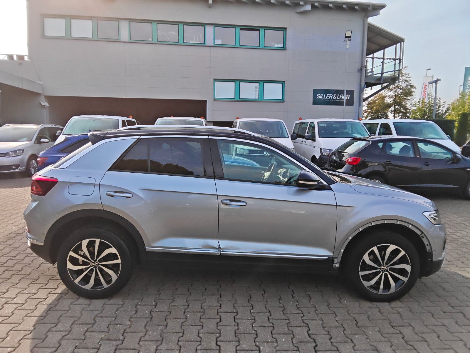 Fahrzeugabbildung Volkswagen T-Roc 1.5 TSI OPF DSG PDC,Kamera,AHK,LHZ,IQ-Lig