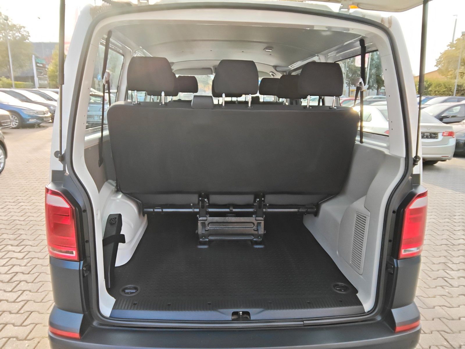 Fahrzeugabbildung Volkswagen T6 Transporter 9.Sitzer Klima,PDC