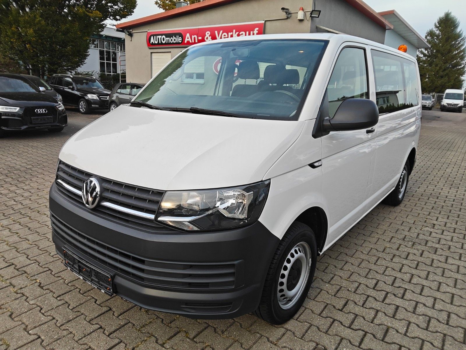 Fahrzeugabbildung Volkswagen T6 Transporter 9.Sitzer Klima,PDC 1.Hand