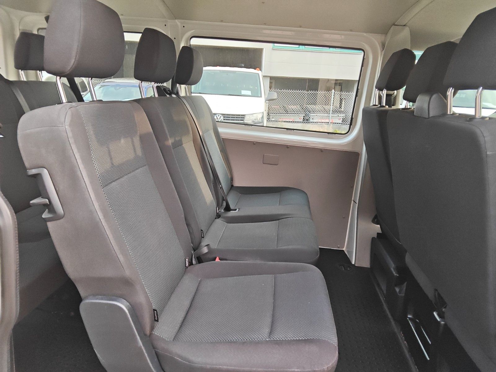 Fahrzeugabbildung Volkswagen T6 Transporter 9.Sitzer Klima,PDC 1.Hand