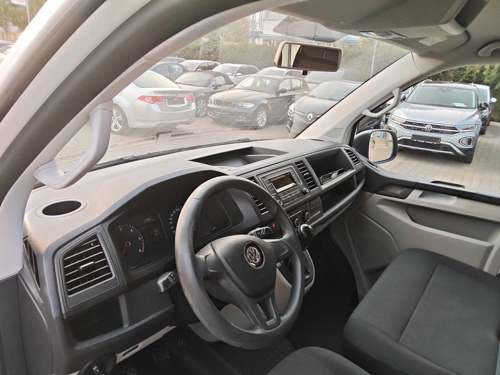 Fahrzeugabbildung Volkswagen T6 Transporter 9.Sitzer Klima,PDC 1.Hand