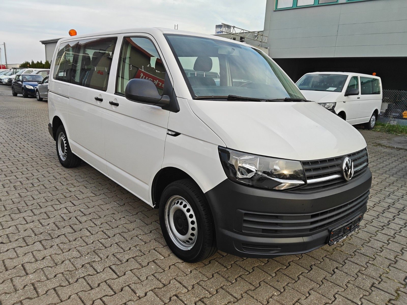 Fahrzeugabbildung Volkswagen T6 Transporter 9.Sitzer Klima,PDC 1.Hand