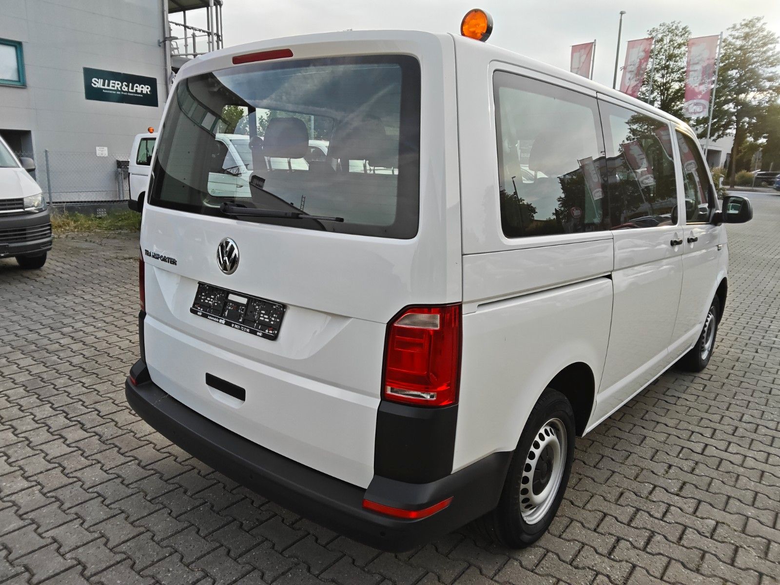 Fahrzeugabbildung Volkswagen T6 Transporter 9.Sitzer Klima,PDC 1.Hand