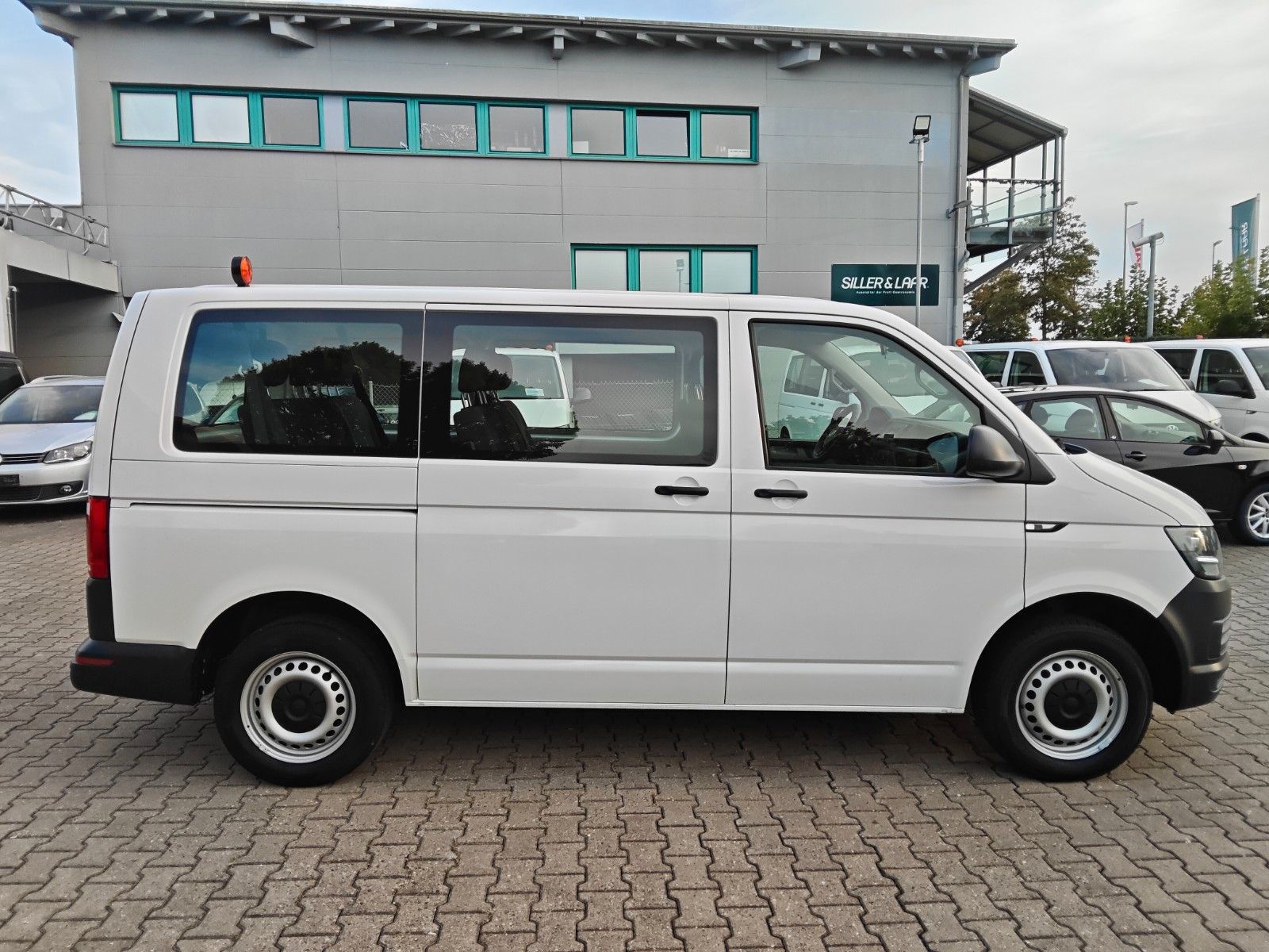 Fahrzeugabbildung Volkswagen T6 Transporter 9.Sitzer Klima,PDC 1.Hand