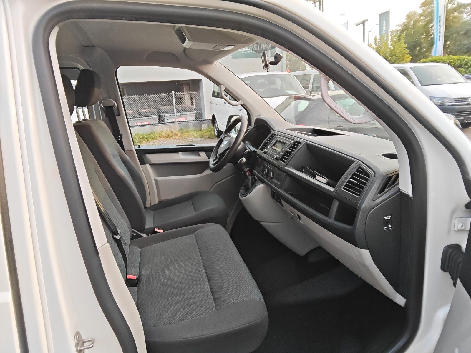 Fahrzeugabbildung Volkswagen T6 Transporter 9.Sitzer Klima,PDC 1.Hand