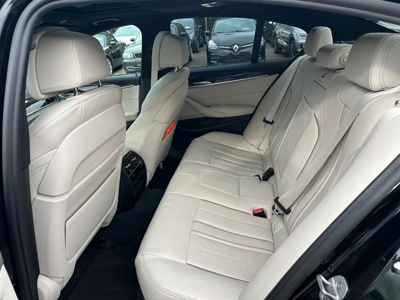 Fahrzeugabbildung BMW 540d xDrive Luxury Line Head Up,SoftClose,Leder