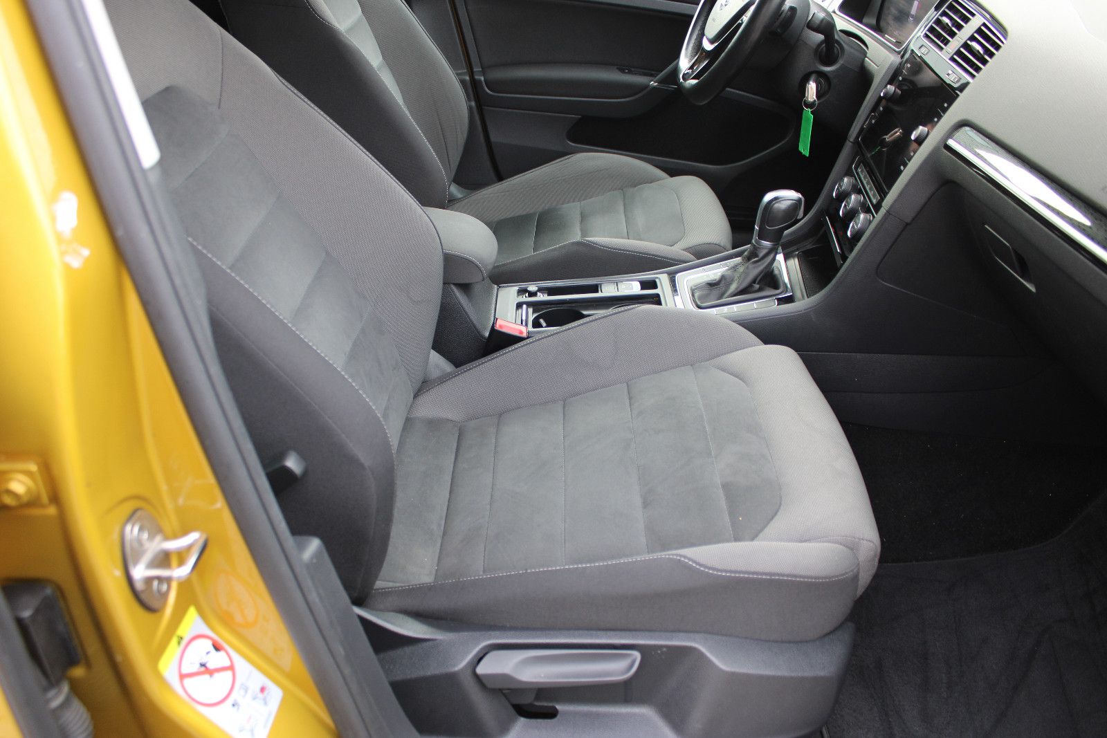 Fahrzeugabbildung Volkswagen Golf 2.0 TDI DSG 4MOTION Highline Variant
