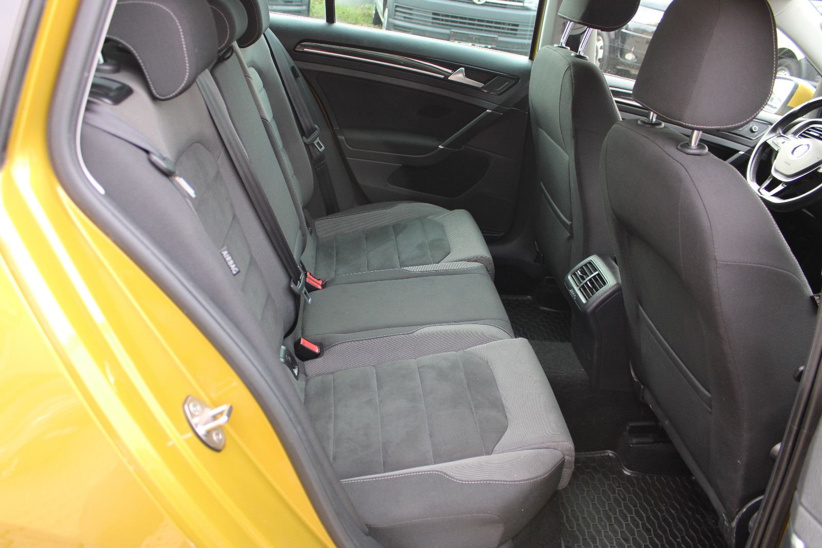 Fahrzeugabbildung Volkswagen Golf 2.0 TDI DSG 4MOTION Highline Variant
