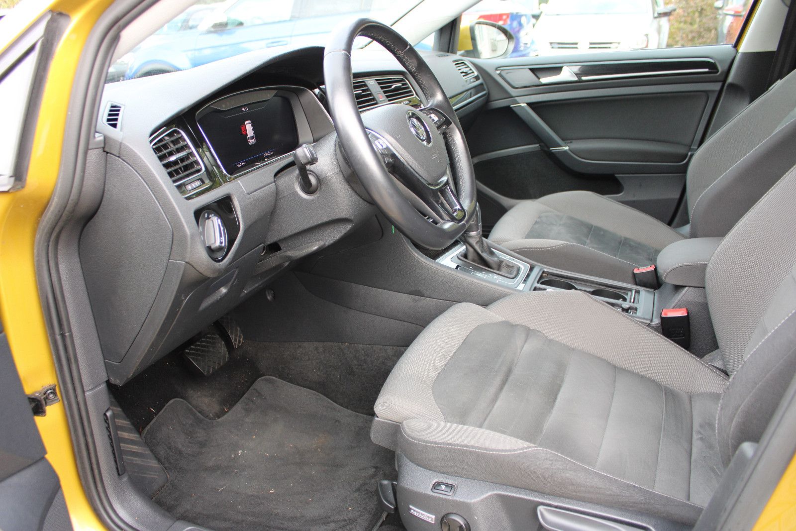 Fahrzeugabbildung Volkswagen Golf 2.0 TDI DSG 4MOTION Highline Variant