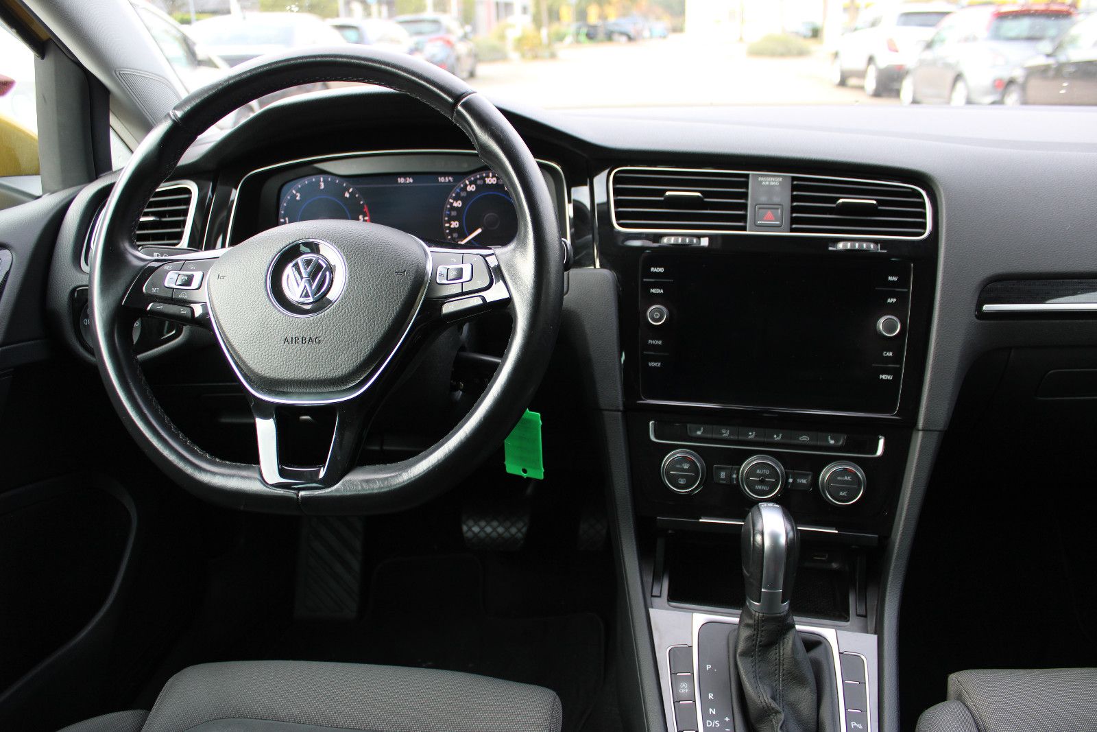 Fahrzeugabbildung Volkswagen Golf 2.0 TDI DSG 4MOTION Highline Variant