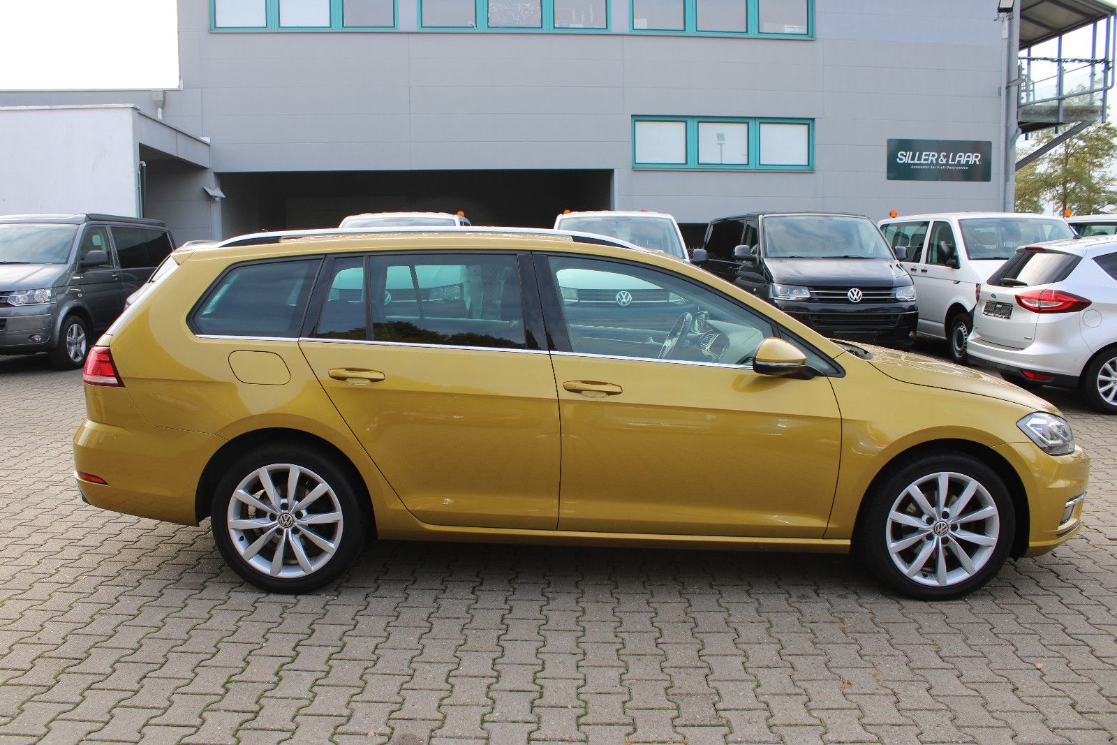 Fahrzeugabbildung Volkswagen Golf 2.0 TDI DSG 4MOTION Highline Variant