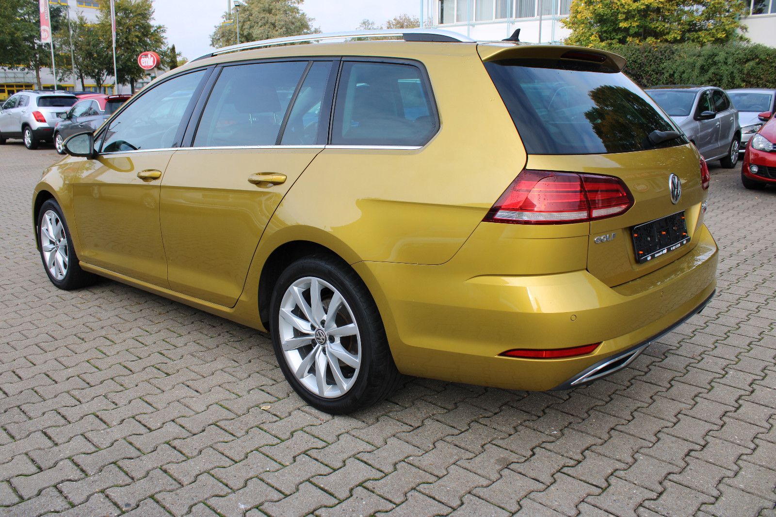 Fahrzeugabbildung Volkswagen Golf 2.0 TDI DSG 4MOTION Highline Variant