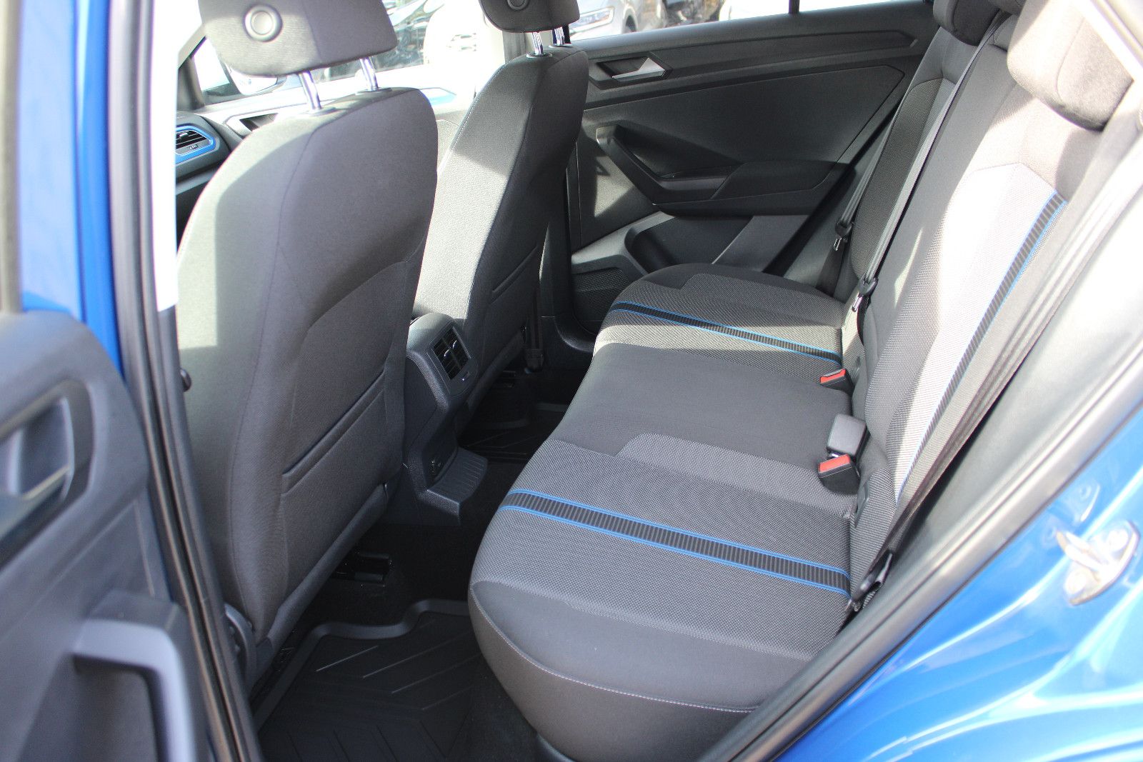 Fahrzeugabbildung Volkswagen T-Roc 2.0 TDI SCR DSG Navi,Kamera,PDC,SHZ