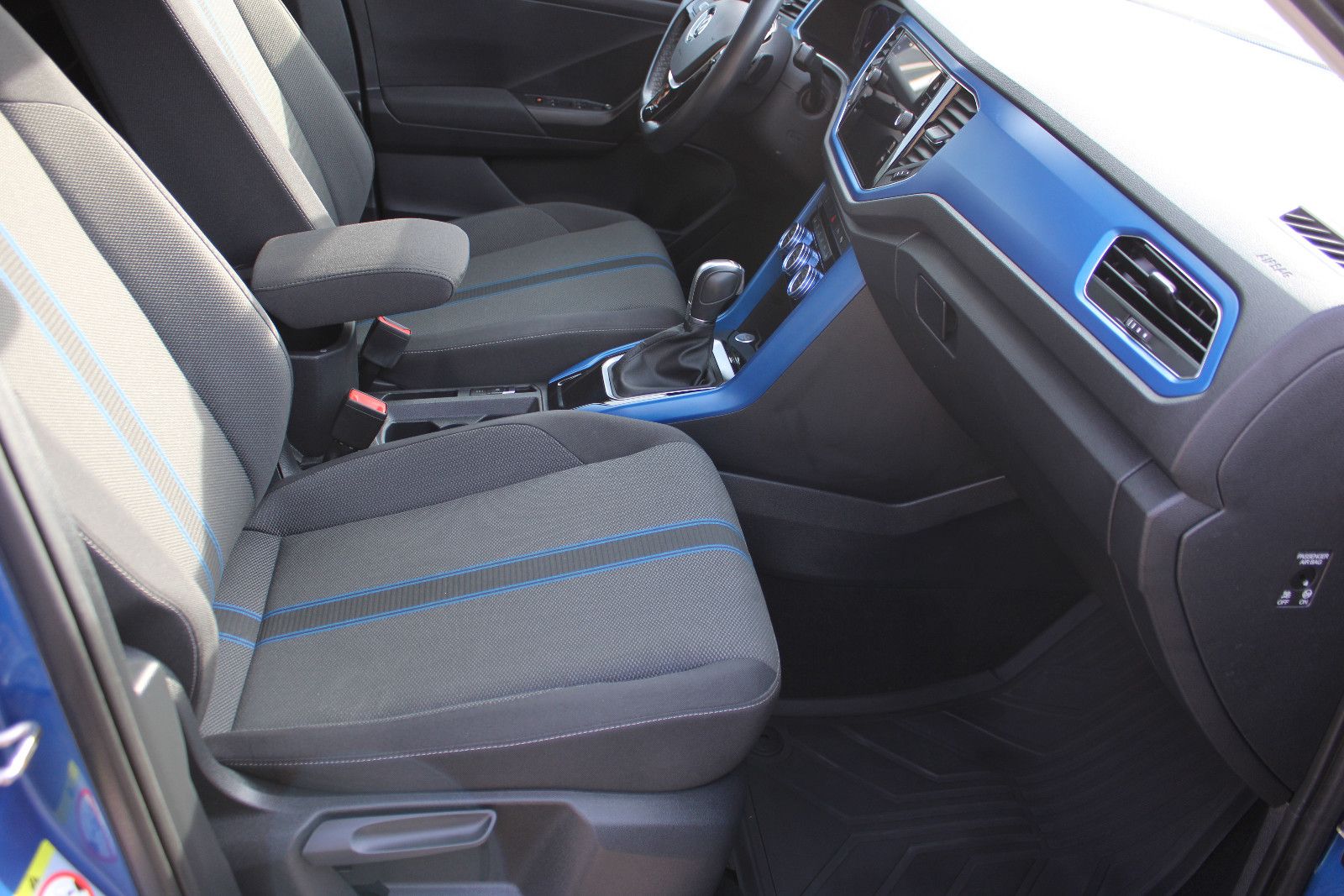 Fahrzeugabbildung Volkswagen T-Roc 2.0 TDI SCR DSG Navi,Kamera,PDC,SHZ