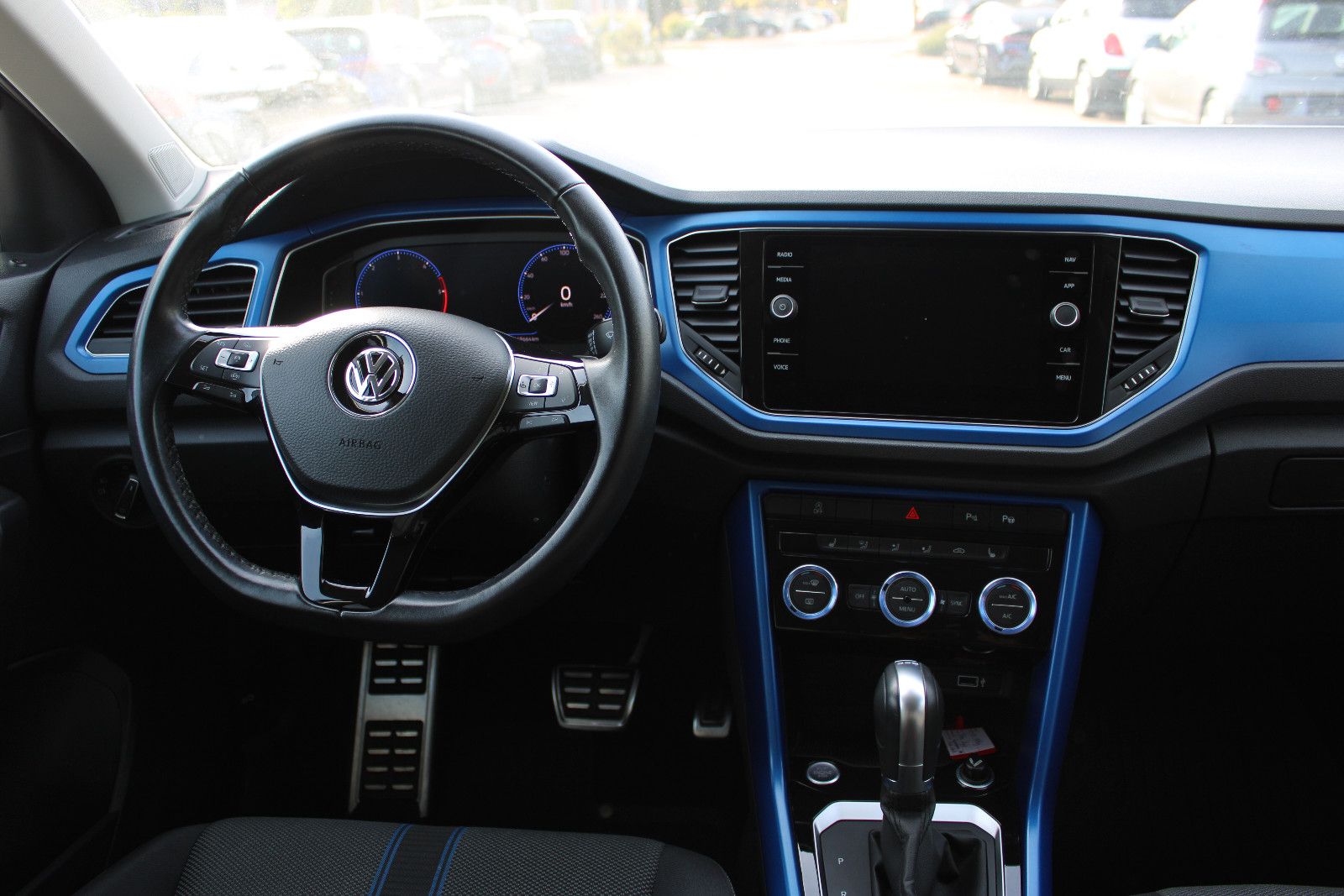 Fahrzeugabbildung Volkswagen T-Roc 2.0 TDI SCR DSG Navi,Kamera,PDC,SHZ