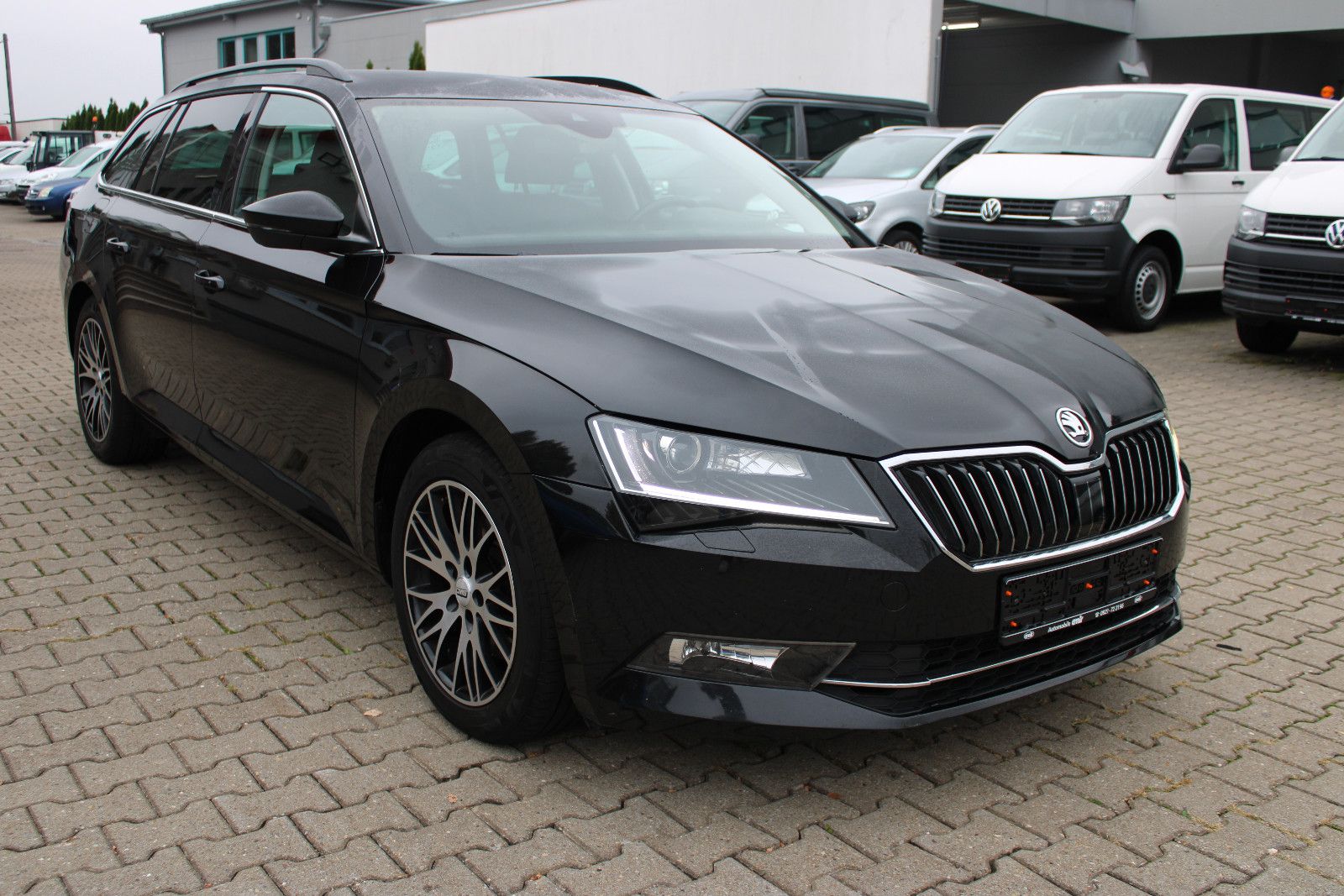 Fahrzeugabbildung SKODA Superb 2.0 TDI SCR 140kW DSG SportLine Combi