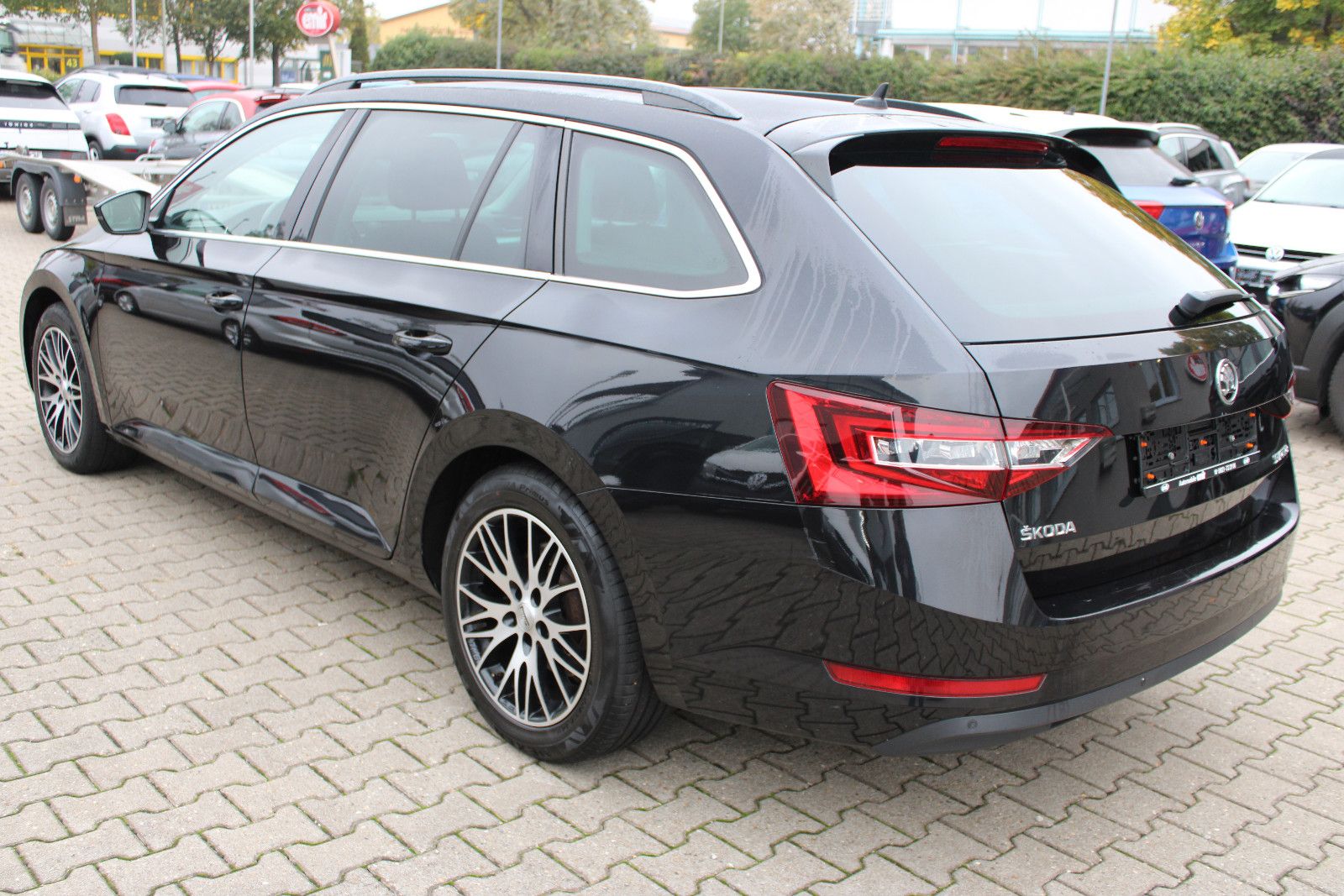 Fahrzeugabbildung SKODA Superb 2.0 TDI SCR 140kW DSG SportLine Combi
