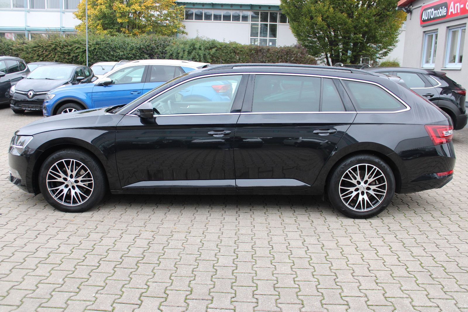 Fahrzeugabbildung SKODA Superb 2.0 TDI SCR 140kW DSG SportLine Combi