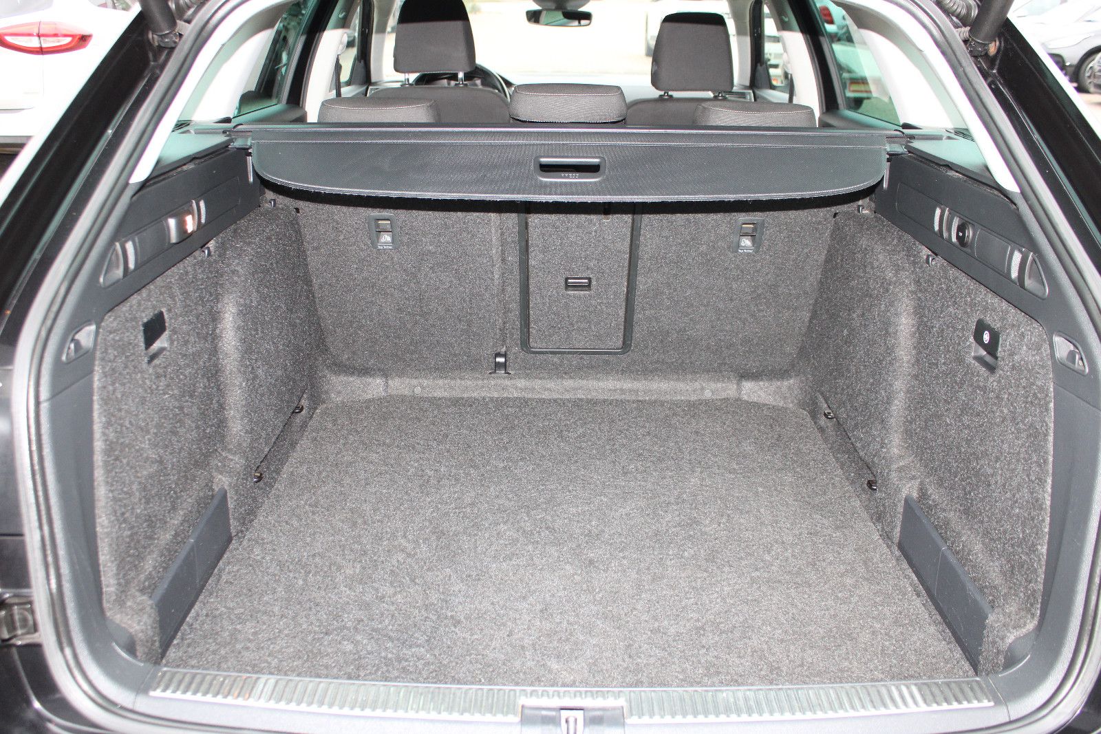 Fahrzeugabbildung SKODA Superb 2.0 TDI SCR 140kW DSG SportLine Combi
