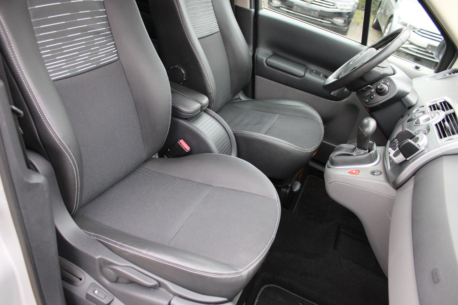 Fahrzeugabbildung Renault Scenic Exception 1.6 Automatik,PDC,SHZ,KeylessGo